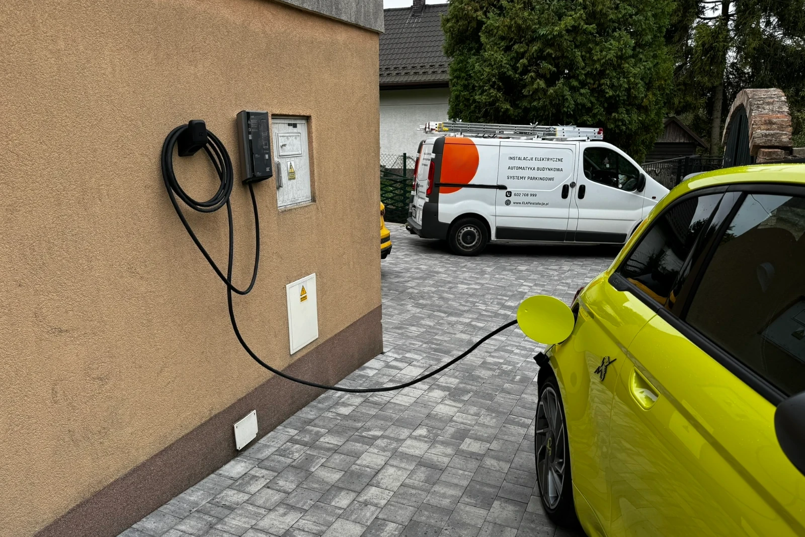 Montaż ładowarek samochodowych elektrycznych